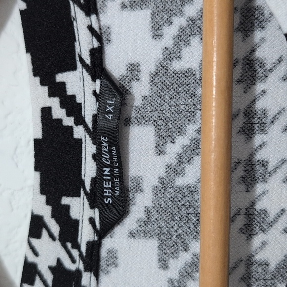 Shein Curve Houndstooth Semi Cropped Short Sleeve Top Plus Size 4XL - Picture 5 of 10